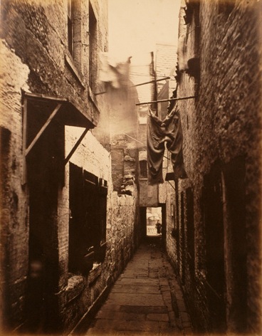 Back-alley in Glasgow by Thomas Annan (1871)